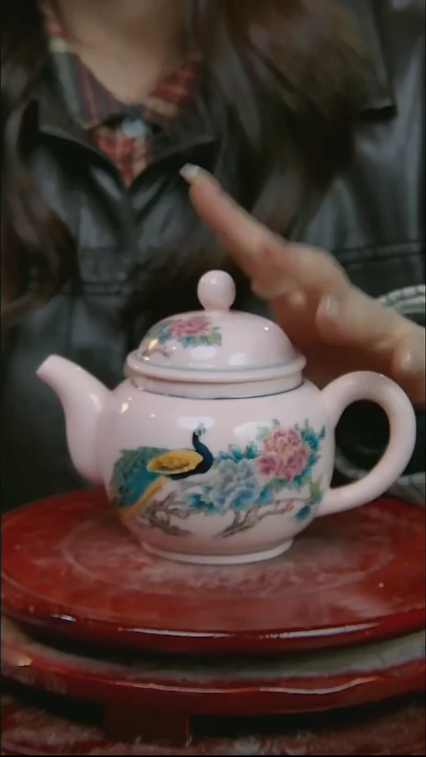 摆件陶稀土孔雀将军壶