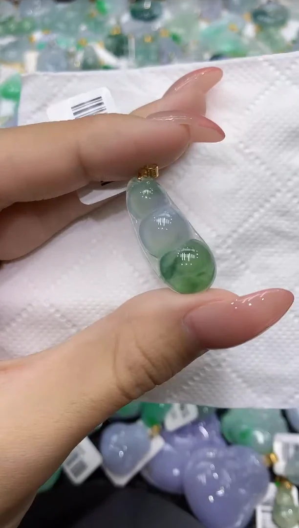 颈饰18K金镶嵌翡翠111111111111