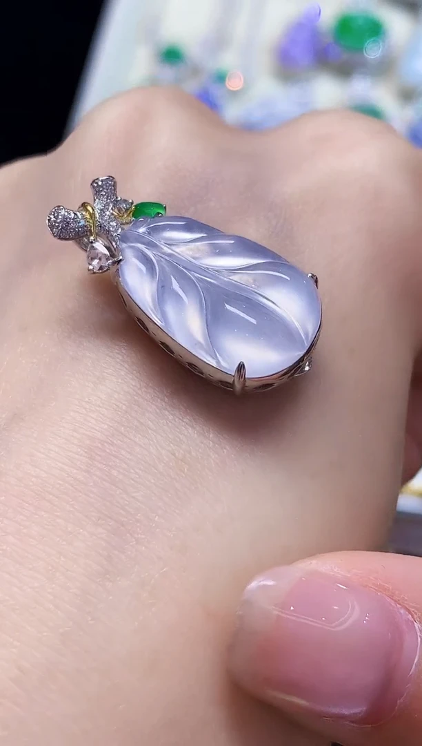 吊坠(不含链)18K金镶嵌翡翠多样性发其一