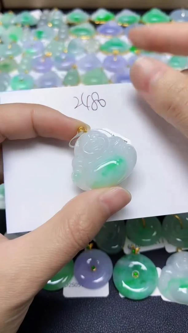 翡翠18K金镶嵌颈饰 天然缅甸翡翠A货