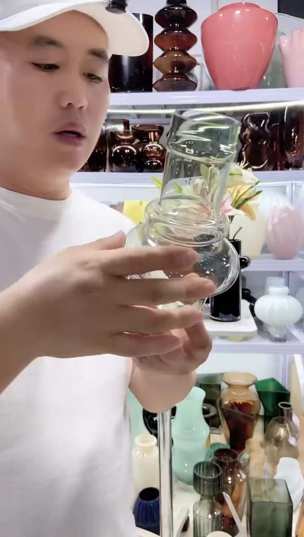 灰绿色花瓶微瑕介意勿拍