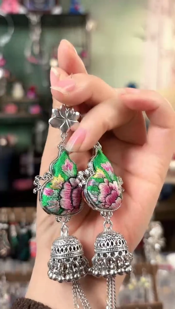 小*华彩云南阁非遗老绣饰品380*