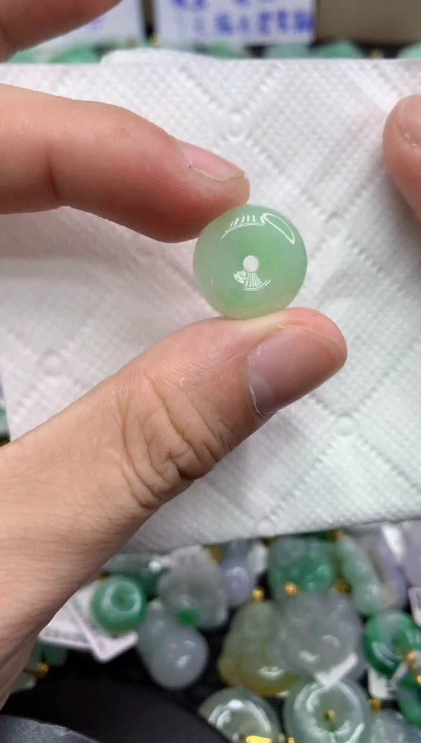 翡翠未镶嵌颈饰1111111111