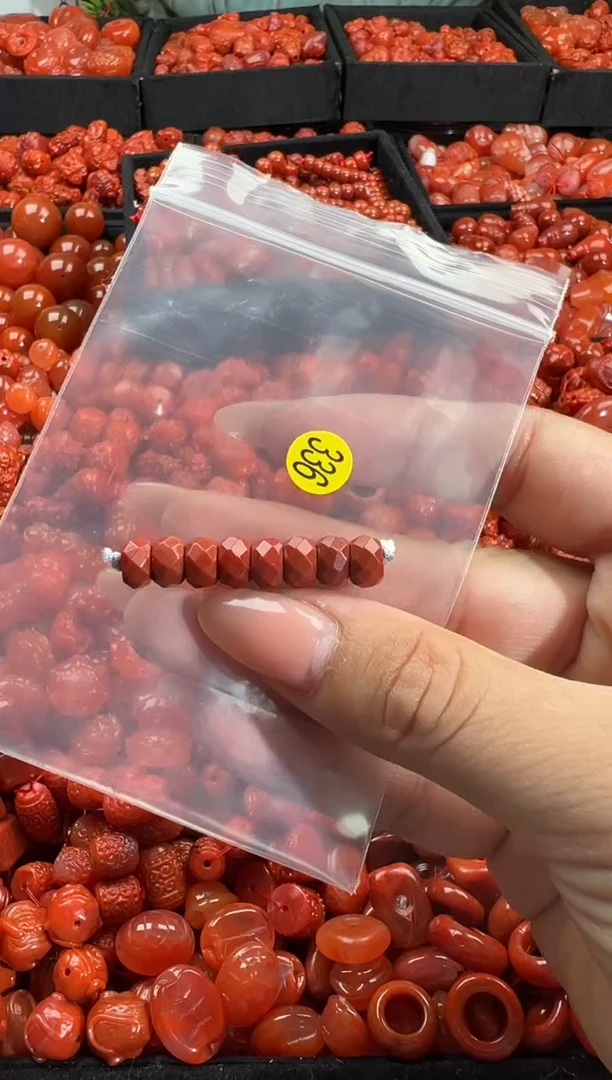 南红玛瑙未镶嵌颈饰1
