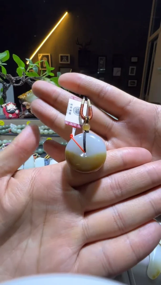 吊坠(赠链)未镶嵌和田玉金山糖白玉平安扣（产地直发）