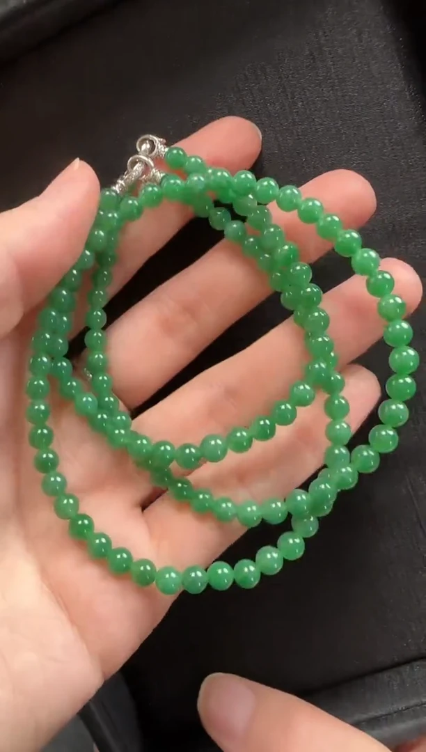颈饰18K金镶嵌翡翠441玉珠一条