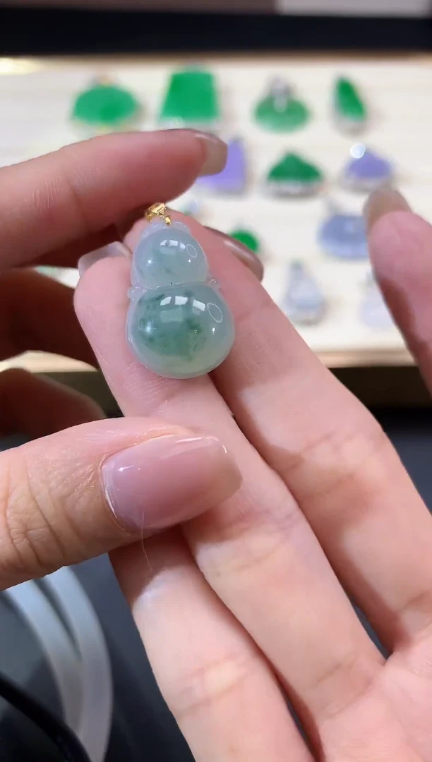 翡翠未镶嵌颈饰吊坠