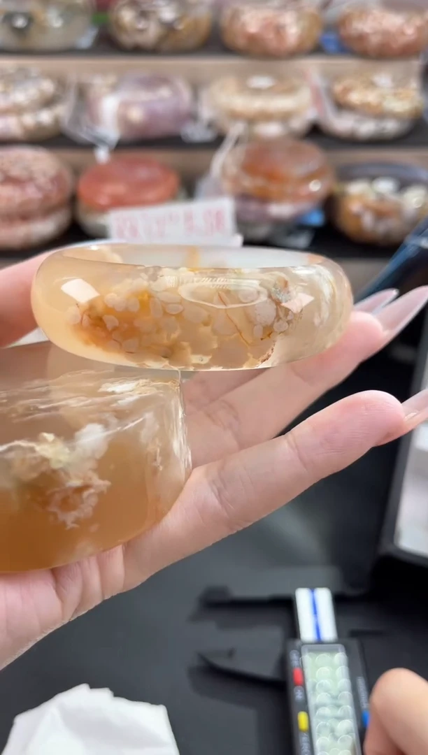 未镶嵌手镯石英质玉60