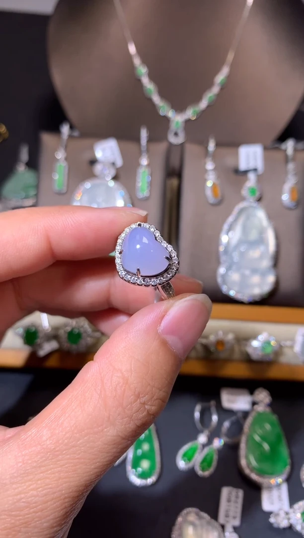 【闪购商品】翡翠吊坠(不含链)18K金镶嵌戒指