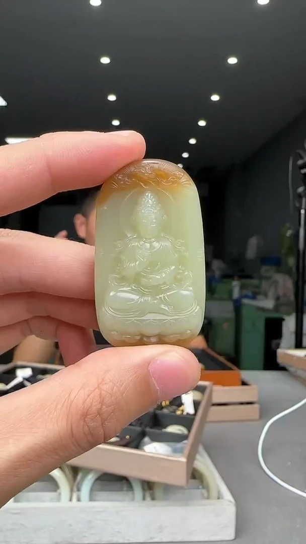 颈饰未镶嵌和田玉糖玉观音
