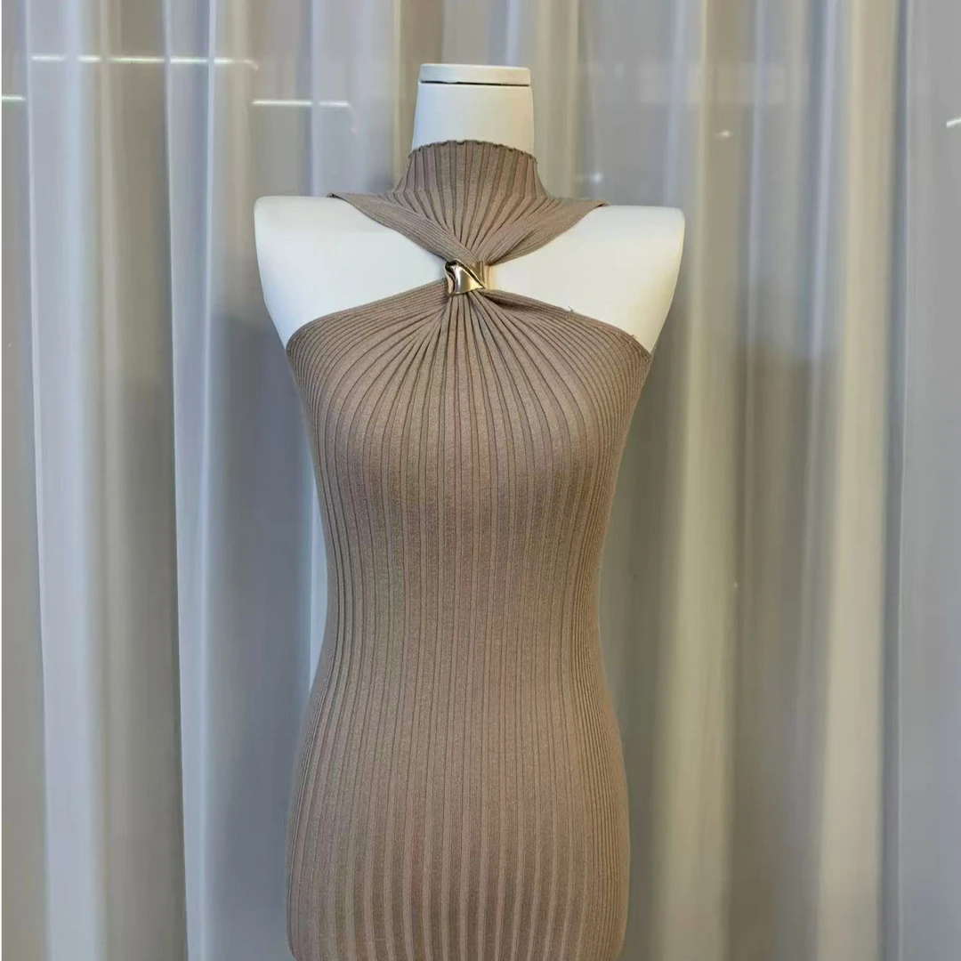 【徐徐啊】束影-气质紧身无袖金属扣中长款针织裙