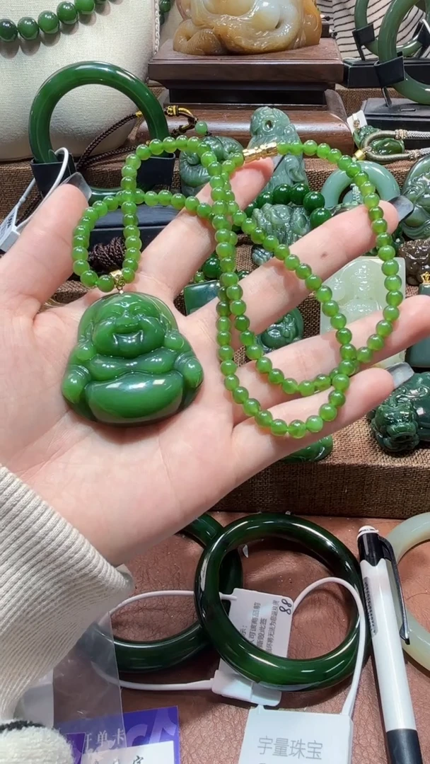 颈饰未镶嵌和田玉（碧玉）1