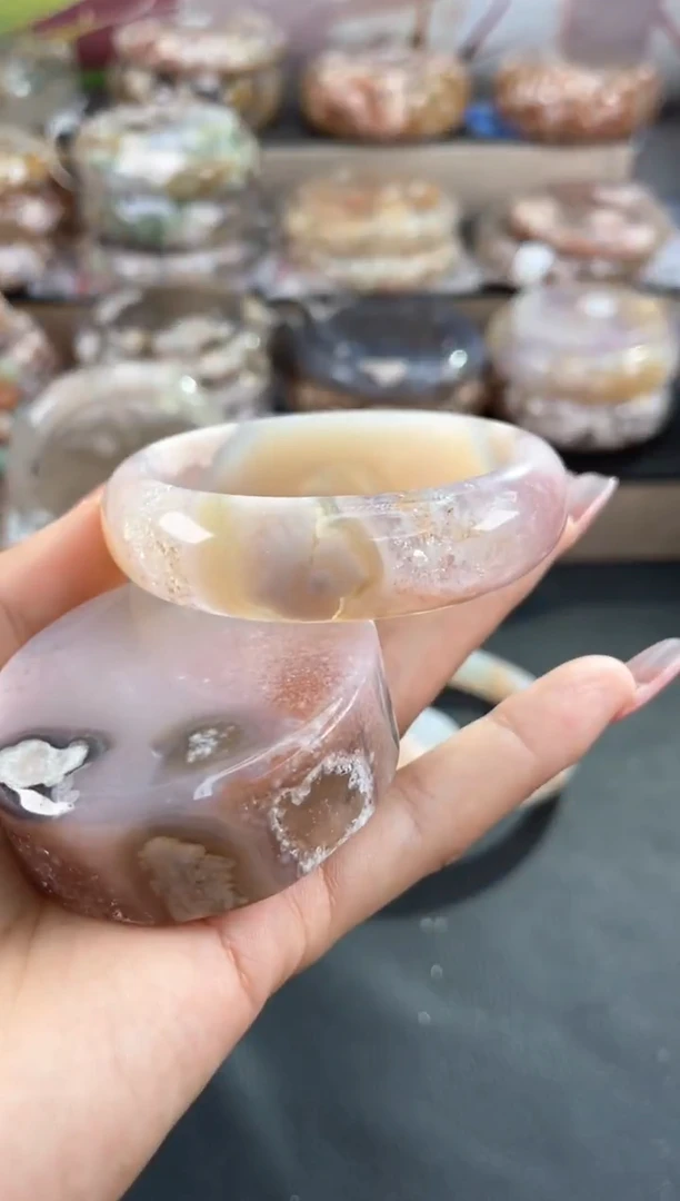 未镶嵌手镯石英质玉56