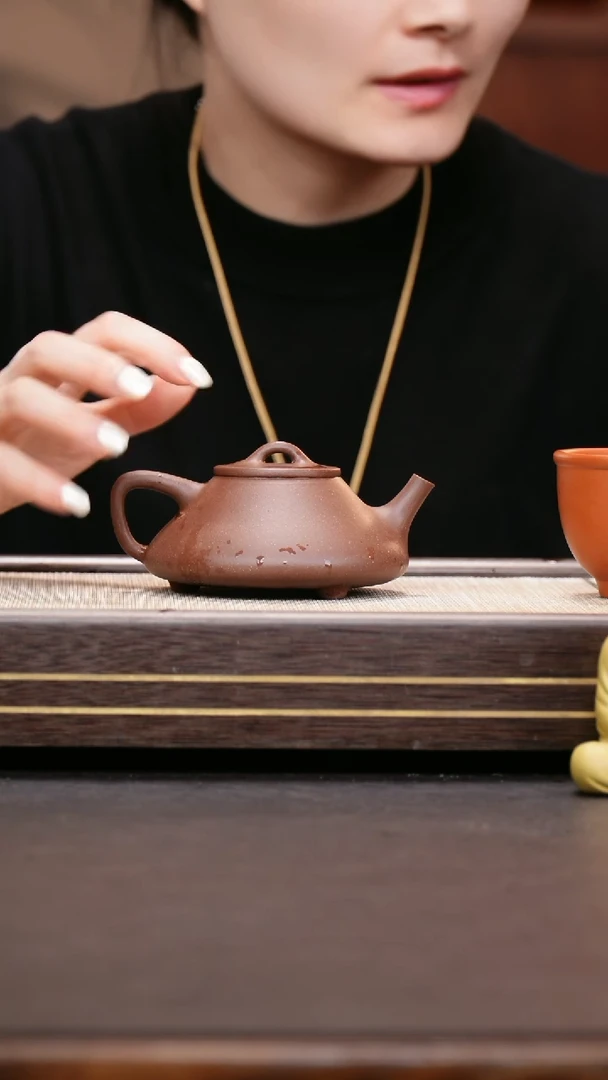 茶壶紫砂台西矿底槽清 彭年子冶