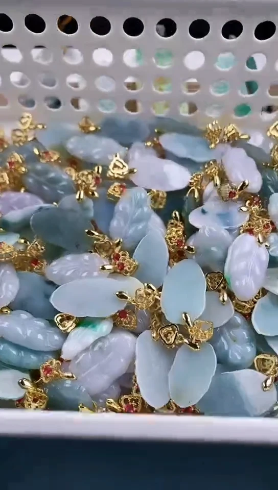 【闪购商品】翡翠颈饰未镶嵌天然翡翠吊坠挂件（多样性发货其一}