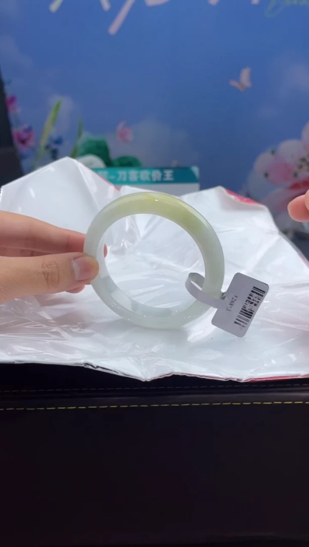 翡翠手镯未镶嵌18翡翠手镯