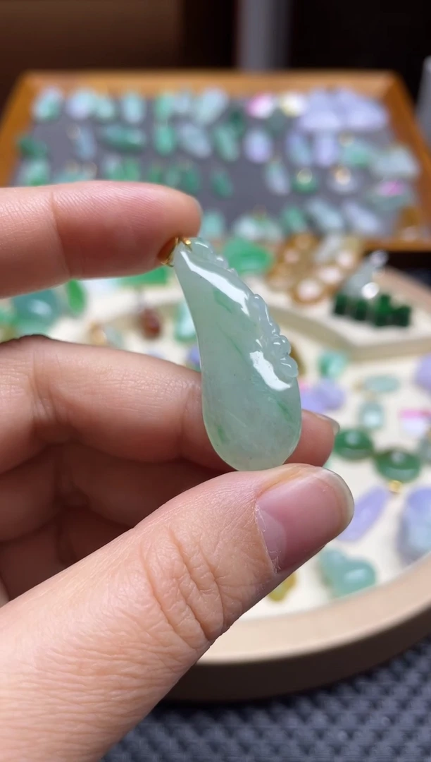 【闪购商品】翡翠颈饰未镶嵌福果