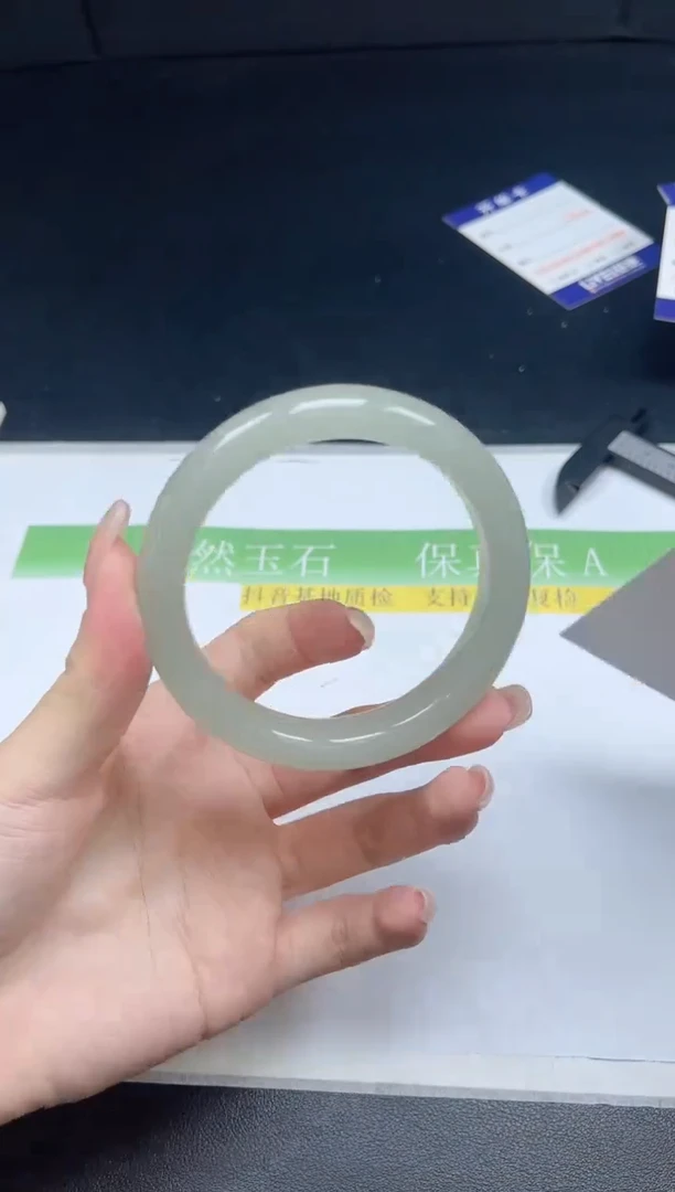 未镶嵌手镯石英质玉085