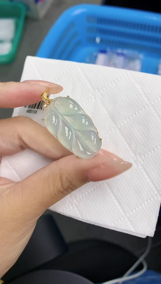 颈饰18K金镶嵌翡翠11111111111