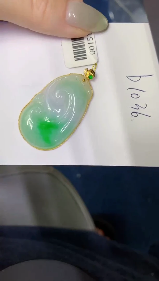 翡翠18K金镶嵌颈饰缅甸天然翡翠A货