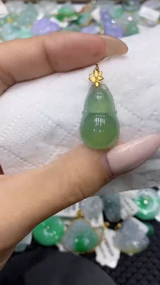 颈饰18K金镶嵌翡翠111111111111