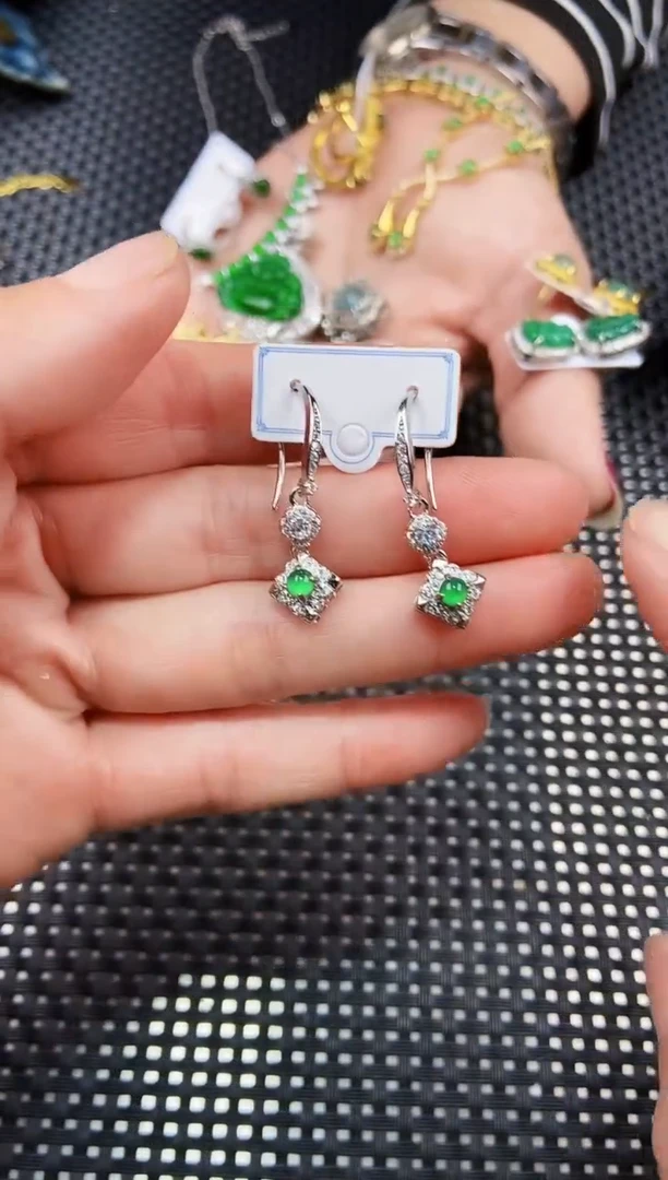 【闪购商品】翡翠耳饰未镶嵌111111111