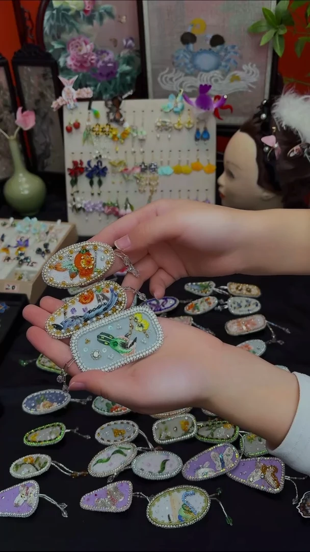 刺绣S****ஐ非遗绒花苏绣饰品