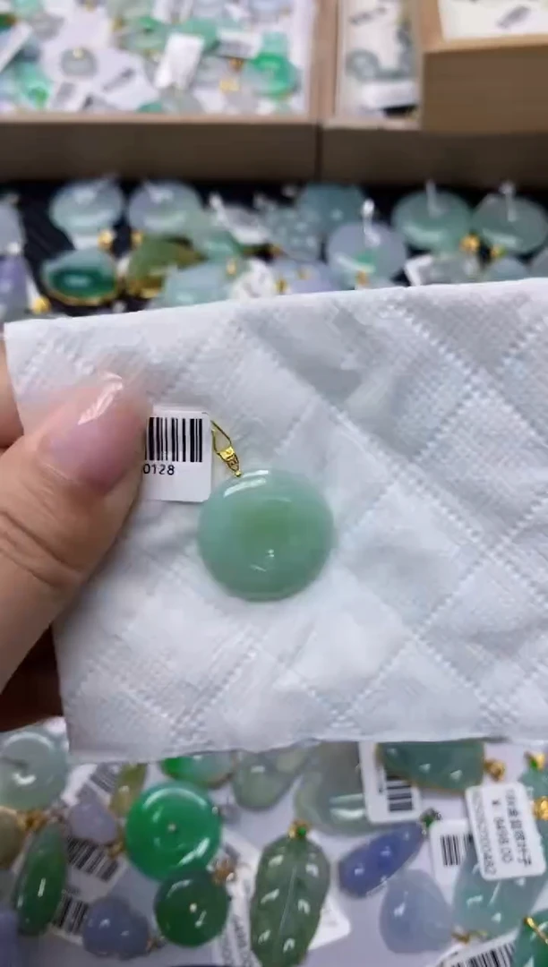 颈饰18K金镶嵌翡翠 11111111111