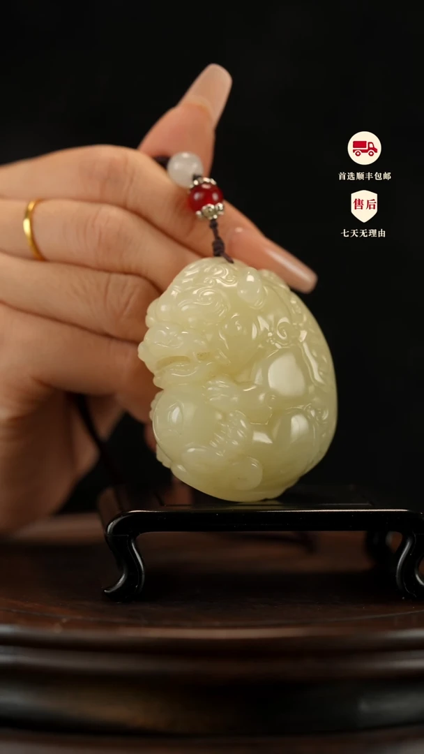 云南石竹叶青雕刻：有求必应手把件挂件