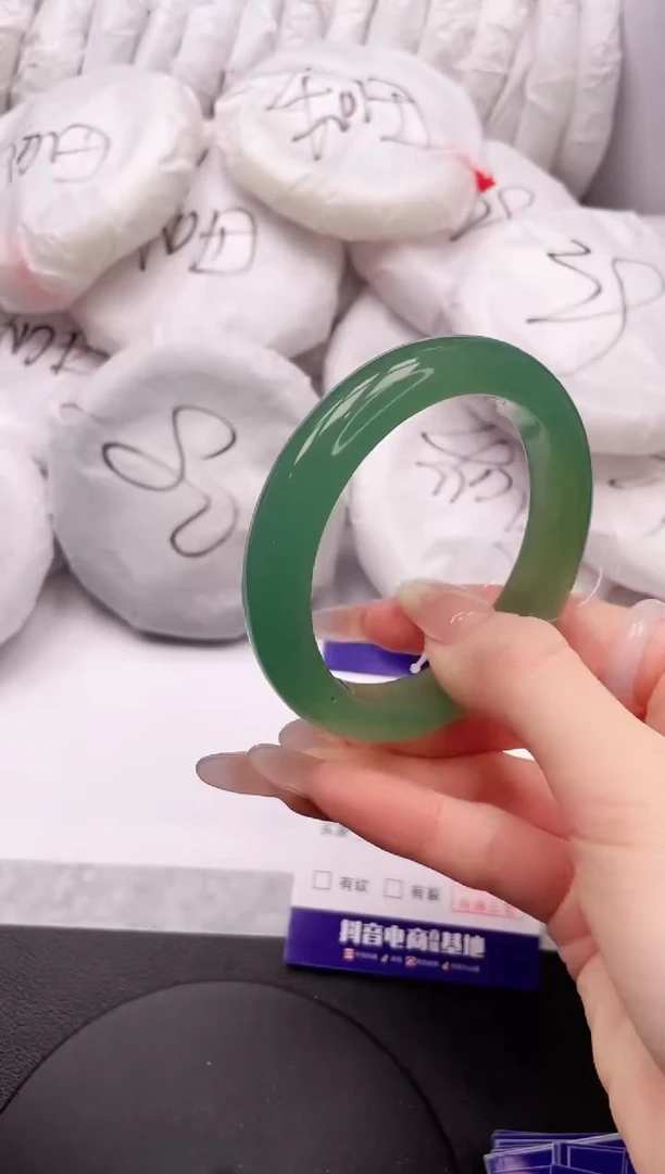 【闪购商品】石英质玉手镯未镶嵌19L159-56