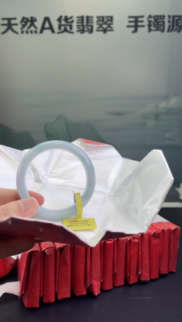 翡翠手镯未镶嵌翡翠手镯