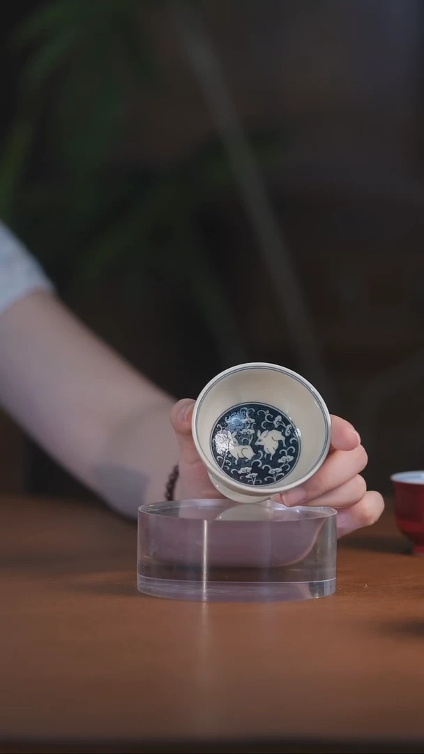 二号釉兔子高足杯