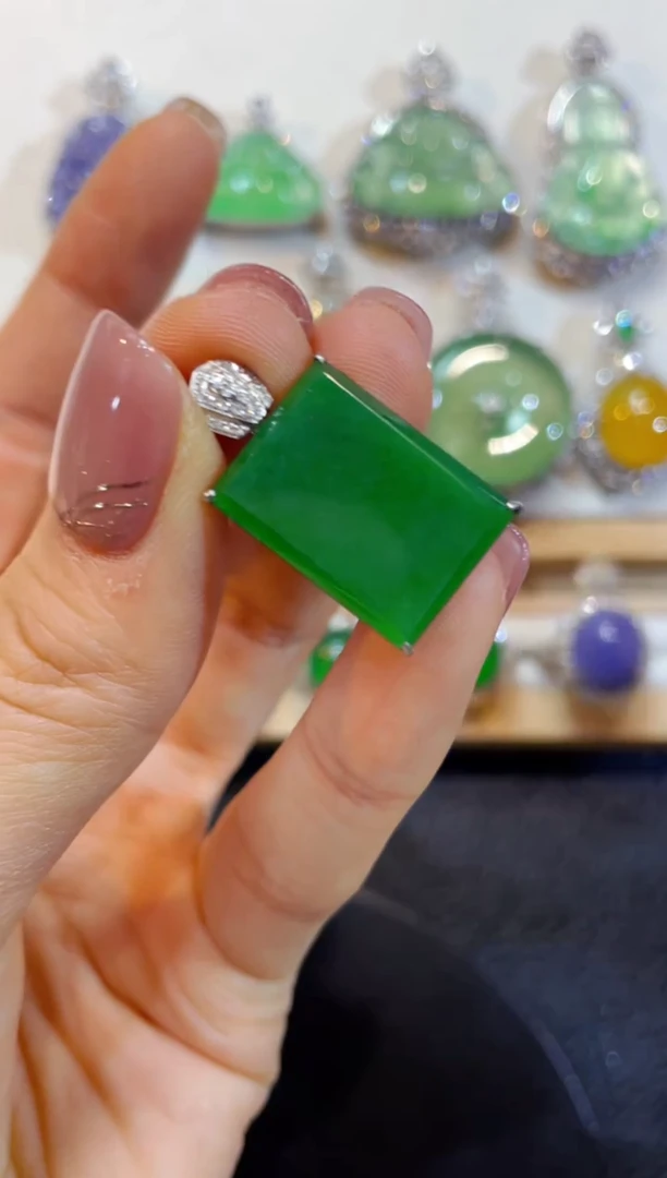 吊坠(不含链)18K金镶嵌翡翠团购3