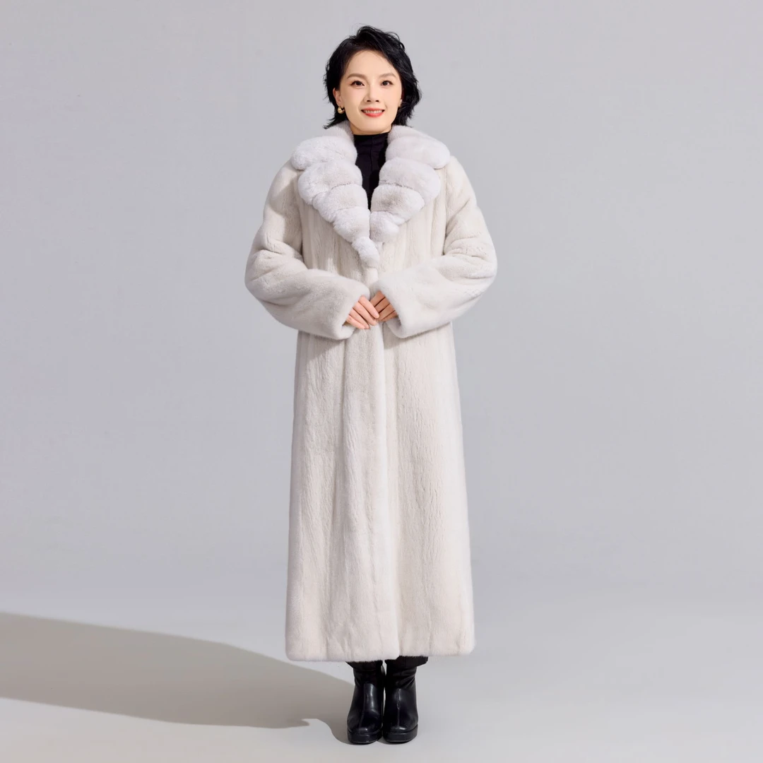 品千姿高奢冰淇淋色龙猫领珍珠本色全抽刀进口紫金短二外套0678