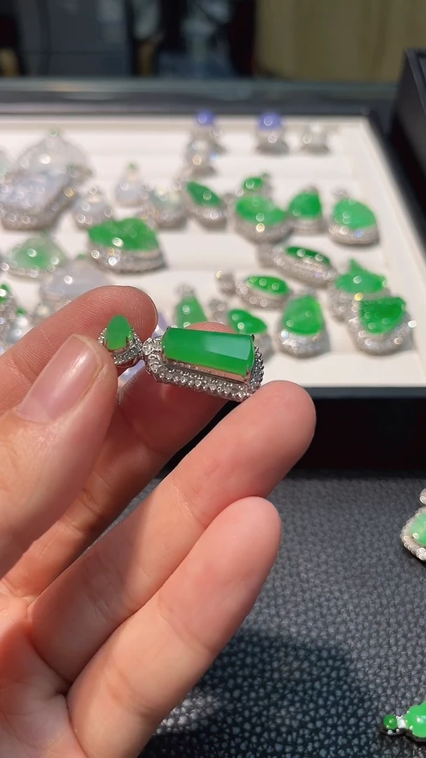 18K金镶嵌定制翡翠翡翠无事牌