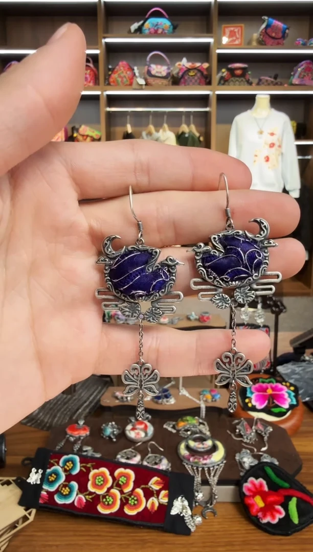 【闪购商品】织绣59蒙阿苏苗绣传承