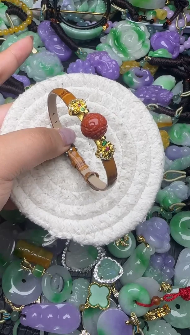 颈饰未镶嵌翡翠缅甸翡翠吊坠