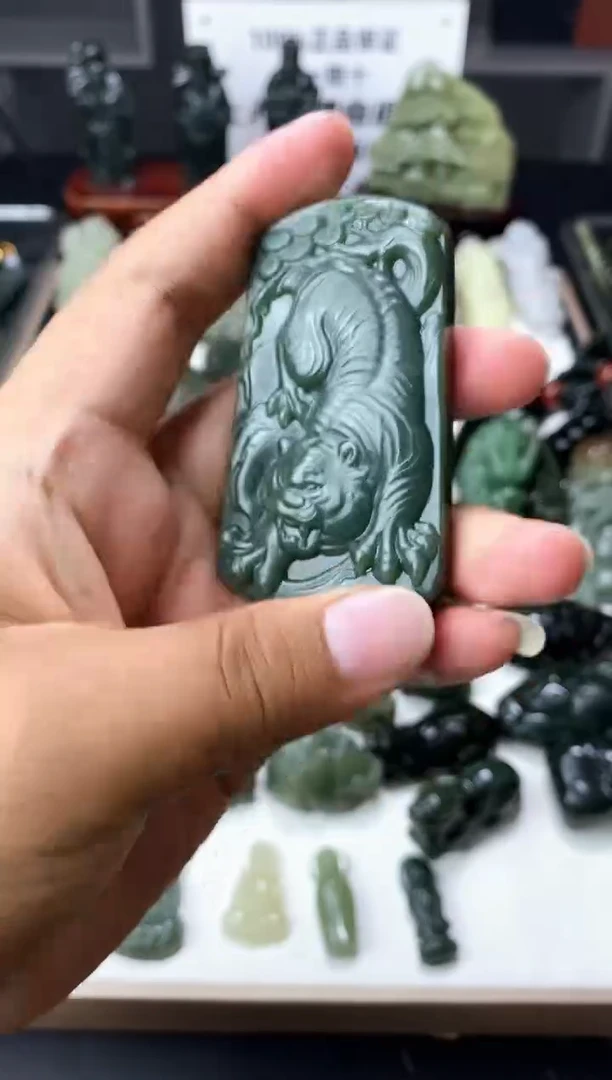 颈饰未镶嵌和田玉1