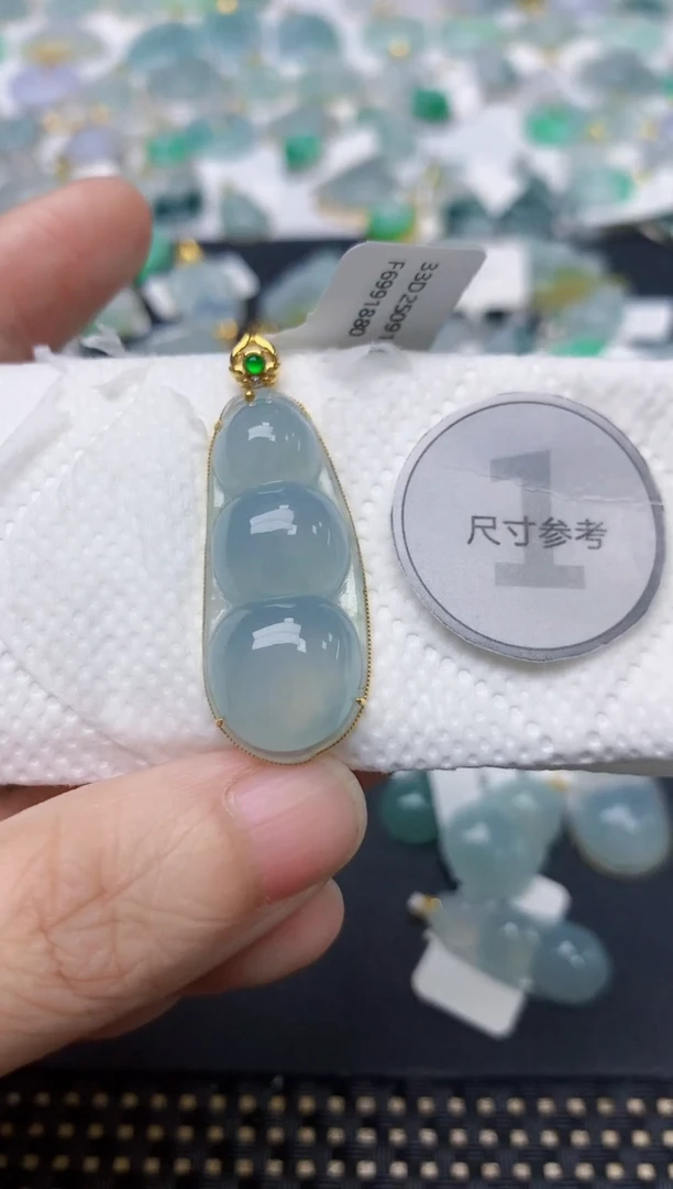 颈饰18K金镶嵌翡翠天然缅甸A货翡翠