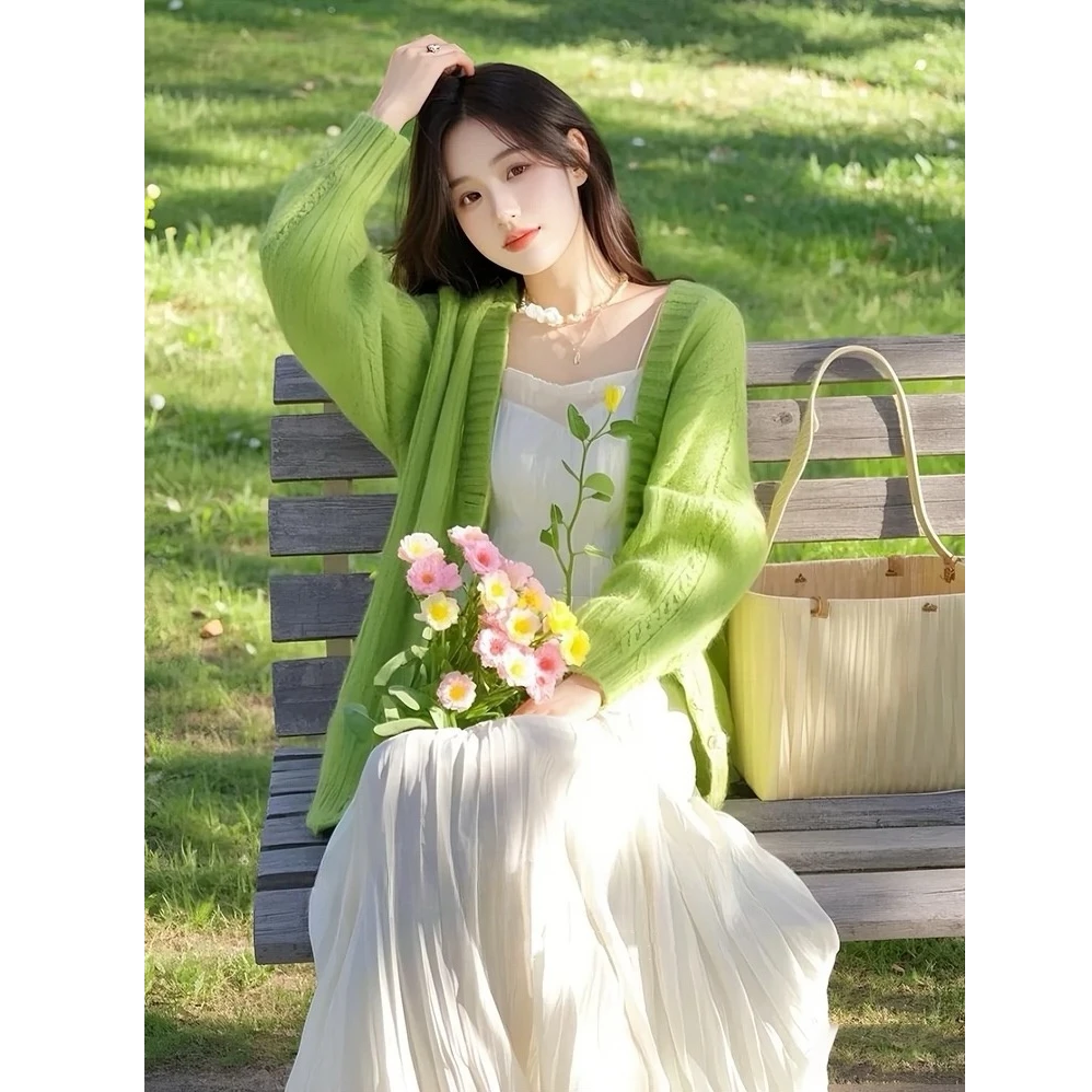 开春穿搭一整套漂亮独特设计感小众绿色开衫内搭吊带连衣裙套装裙