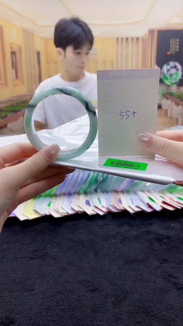 翡翠手镯未镶嵌AAAAA