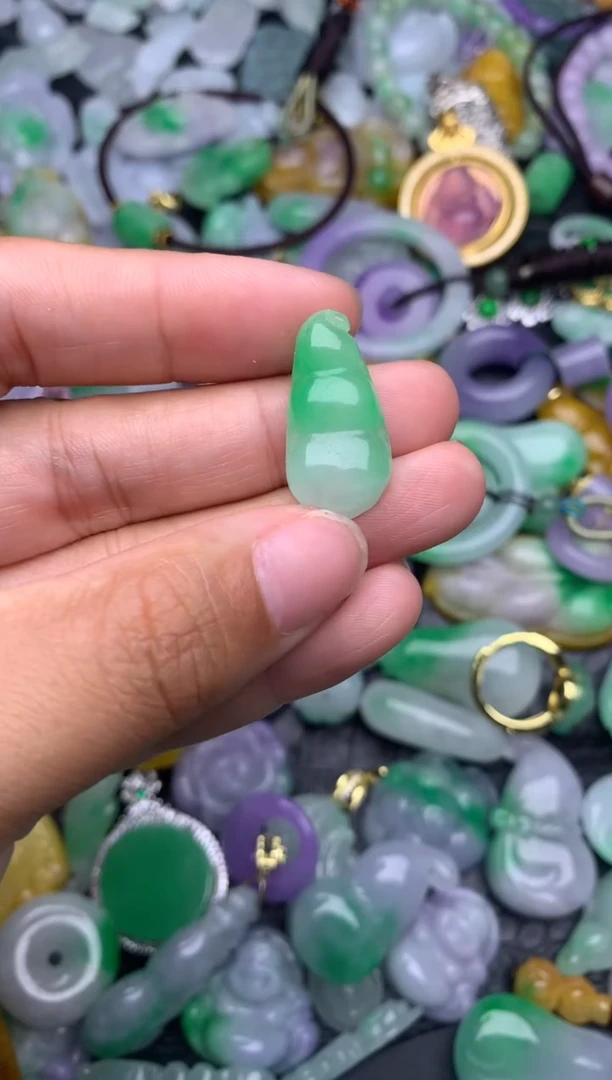 颈饰未镶嵌翡翠缅甸翡翠吊坠