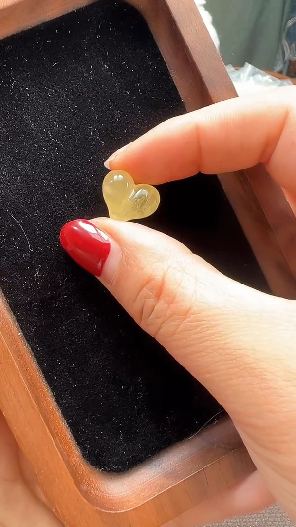 裸石琥珀未镶嵌精工屁桃12.9*15.4*4.2mm