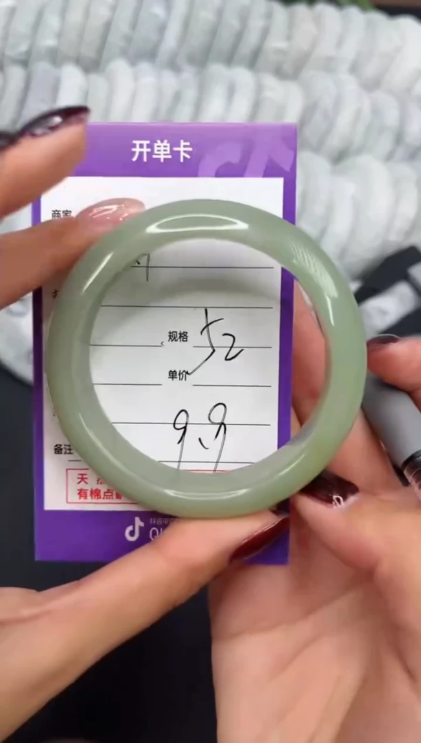 未镶嵌手镯石英质玉手镯