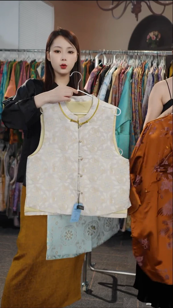 白色飞天兔马甲