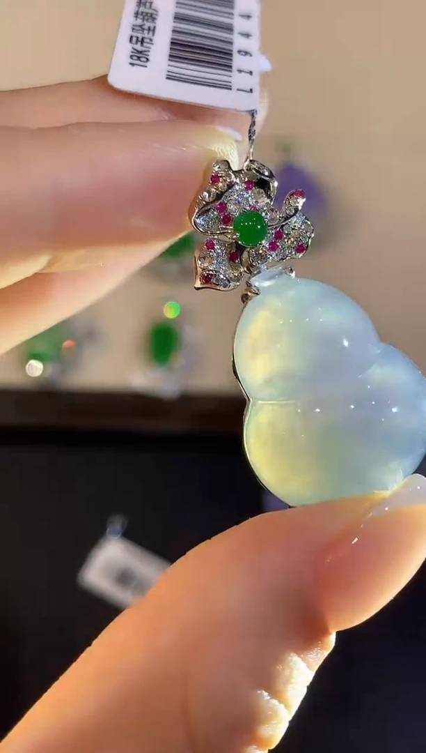 翡翠18K金镶嵌吊坠(不含链)多样性发其一