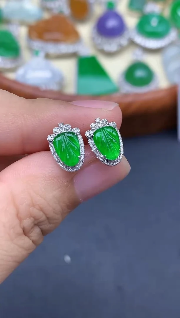 颈饰18K金镶嵌翡翠441-中国好珍宝