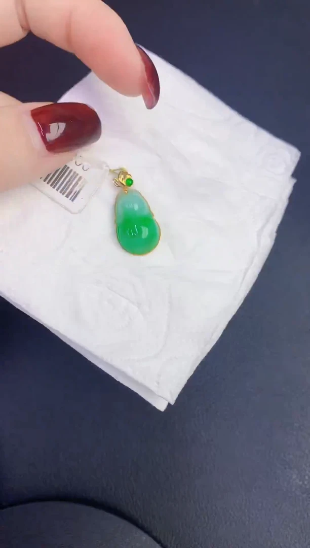 颈饰18K金镶嵌翡翠缅甸天然翡翠A货