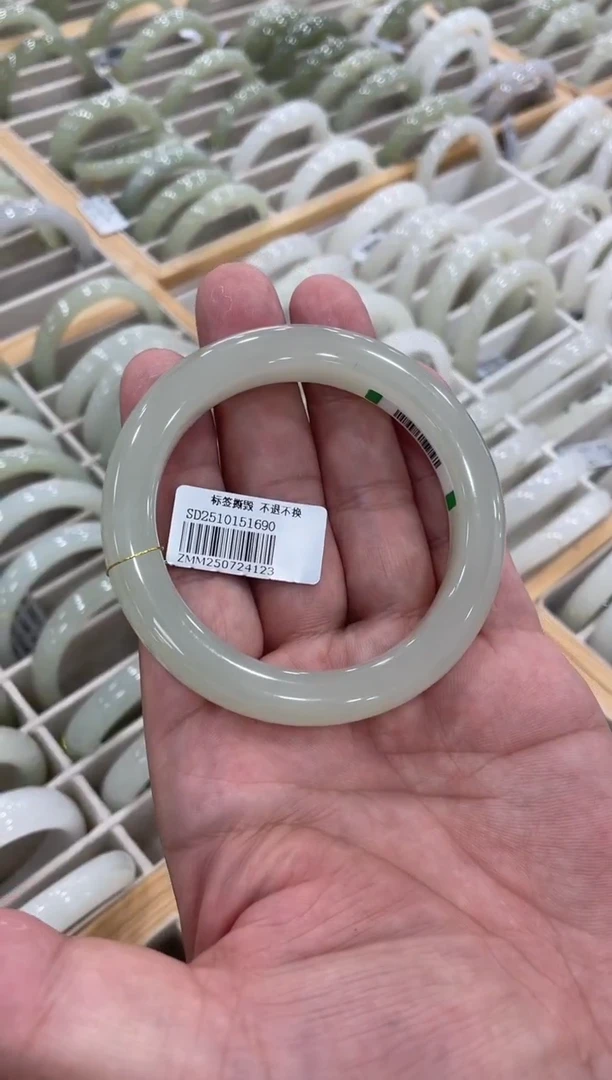 未镶嵌手镯和田玉56-58圈口 4123