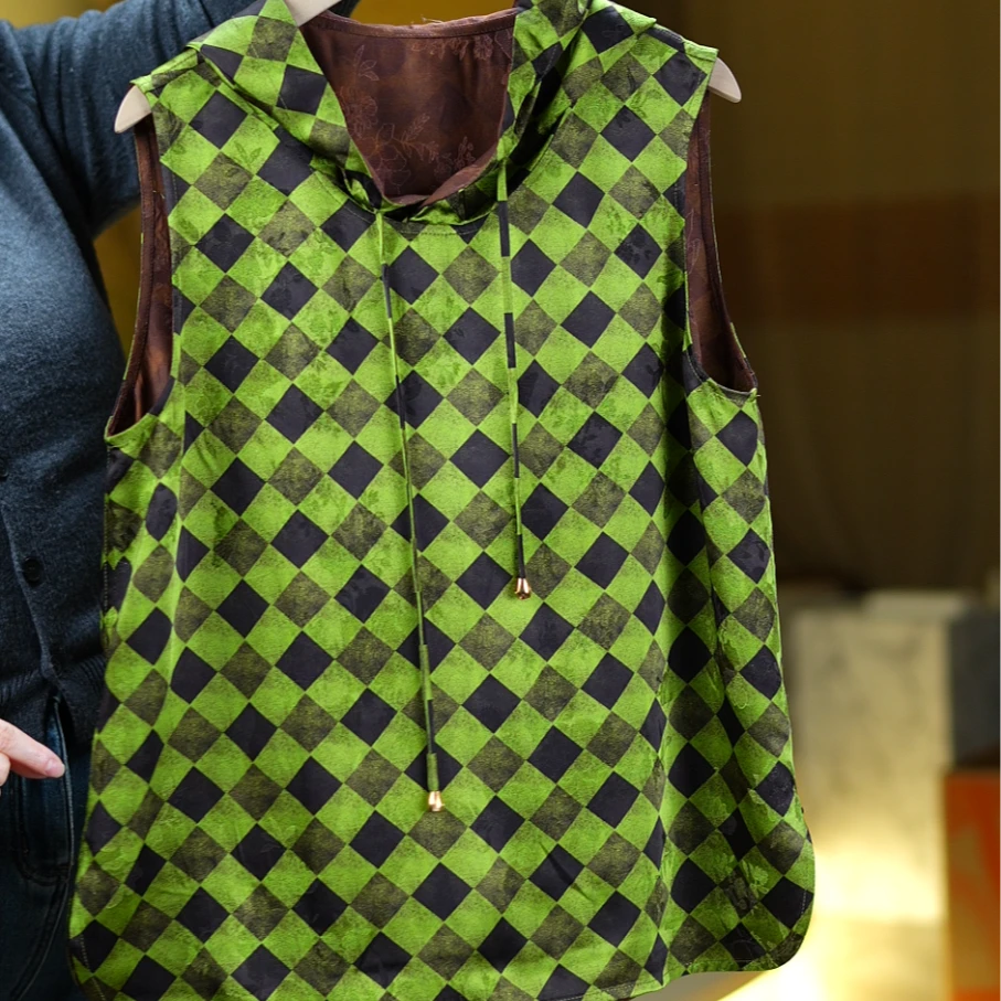 云间月《非遗美学》2240复古印花时尚减龄连帽无袖上衣